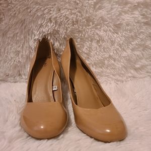 ROUNDED TOE PUMPS